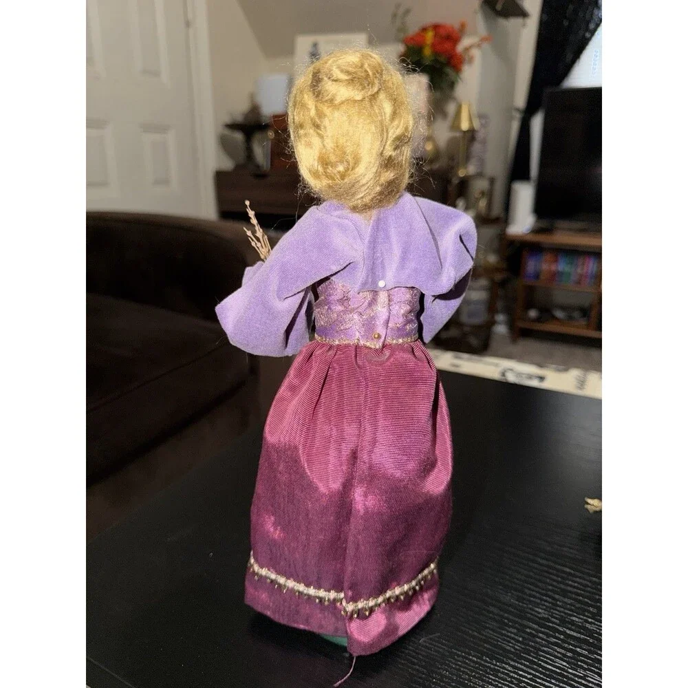 Byers’ Choice Ltd. 2012 Lavender Woman Caroler Basket Purple Dress